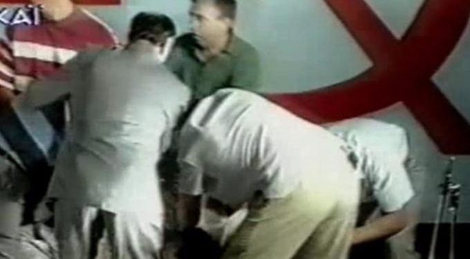 Alldaynews.gr «Άτιμοι κομμουνιστές θα πεθάνετε»: Η live δολοφονική επίθεση που στοίχειωσε την Ελλάδα