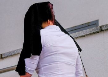 Στη φυλακή η εκπαιδευτικός που έκανε σ3ξ με μαθητή σε δωμάτιο ξενοδοχείου (pics)