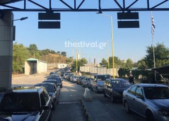 Ουρές χιλιομέτρων στα ελληνοαλβανικά σύνορα (pics)