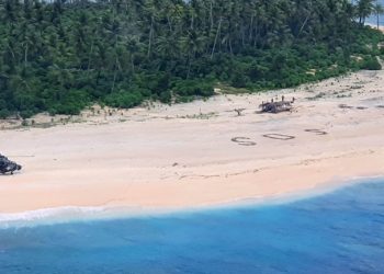 Η πραγματική ιστορία: Ένα «SOS» σε ακατοίκητο νησί τους έσωσε την ζωή (video)