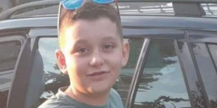 Alldaynews.gr Ανείπωτος θρήνος για το 10χρονο που σκοτώθηκε απο Ασθενοφόρο περιμένοντας να ταξιδεψει