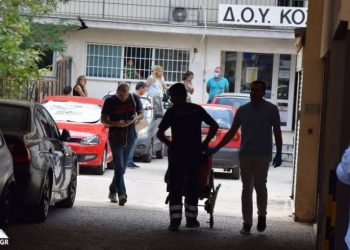 Επίθεση με τσεκούρι στη ΔΟΥ Κοζάνης: Πάλευα μαζί του και του είπα “ξέρεις τι έκανες”;