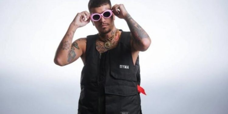 Alldaynews.gr Οι παντόφλες που φόρεσε ο Snik στη Νάξο και έγιναν viral (video)