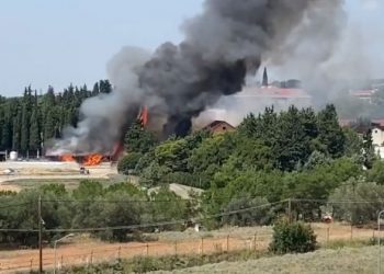 ΤΩΡΑ: Θεσσαλονίκη- Φωτιά στην Αμερικάνικη Γεωργική Σχολή (video)