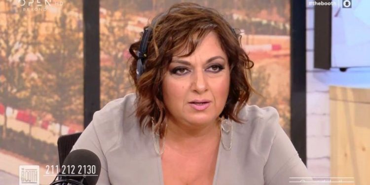 Alldaynews.gr Τηλεθεατής έβγαλε εκτός εαυτού τη Σοφία Μουτίδου: Θα αναγκαστώ να σε κλείσω γιατί δεν το βουλώνεις