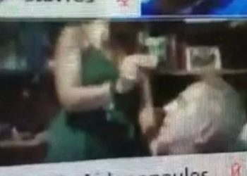 Θεσσαλονίκη: Live Ξεμάτιασμα για τον αντιδήμαρχο σε τηλεδιάσκεψη του ΔΣ (video)