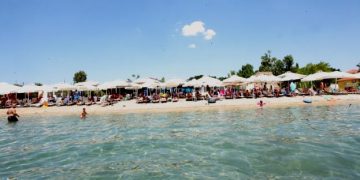 Alldaynews.gr Video σε beach bar: Λιποθύμησε ιδιοκτήτης με το πρόστιμο -“Δεν σας είπα να μην κάθεστε πάνω από 2;”