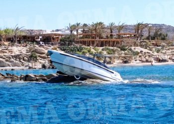 Μύκονος: Στα βράχια «καρφώθηκε» το tender Αιγύπτιου μεγιστάνα