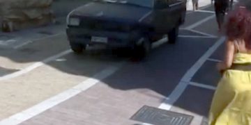 Λύθηκε το χειρόφρενο και έτρεχε ο κόσμος να σωθεί! Απίστευτες εικόνες στην Καβάλα (video)