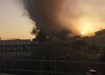 ΣΥΜΒΑΙΝΕΙ ΤΩΡΑ: Μεγάλη φωτιά σε εργοστάσιο στη Μεταμόρφωση – Κλειστή η Αθηνών-Λαμίας (Βίντεο)