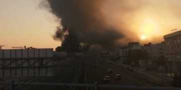 Alldaynews.gr ΣΥΜΒΑΙΝΕΙ ΤΩΡΑ: Μεγάλη φωτιά σε εργοστάσιο στη Μεταμόρφωση – Κλειστή η Αθηνών-Λαμίας (Βίντεο)