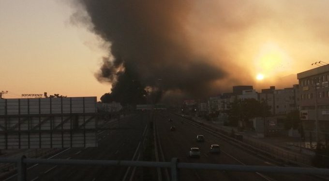 Alldaynews.gr ΣΥΜΒΑΙΝΕΙ ΤΩΡΑ: Μεγάλη φωτιά σε εργοστάσιο στη Μεταμόρφωση – Κλειστή η Αθηνών-Λαμίας (Βίντεο)