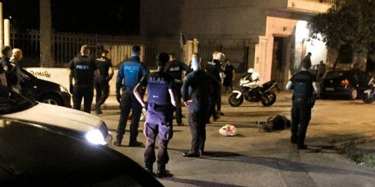 Καλλιθέα – Σοκάρει ο δράστης: «Άκουσα ότι ζούσε και την ξαναχτύπησα με το τσεκούρι για να πεθάνει»