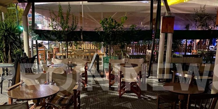 Ερήμωσαν τα μαγαζιά και… γέμισαν οι πλατείες μετά τα μεσάνυχτα![photos]