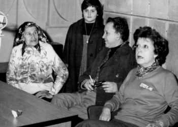 «Η εκτρωματική Βασιλειάδου και η άλλη η ηλίθια, η Ρένα Βλαχοπούλου»… Όταν ο Κώστας Ταχτσής «πυροβολούσε» τις σταρ ντυμένος γυναίκα