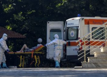 Κορονοϊός: Δύσκολες ώρες για 17χρονο-Μεταφέρθηκε με Σινούκ τα χαράματα στην Κρήτη