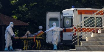 Κορονοϊός: Δύσκολες ώρες για 17χρονο-Μεταφέρθηκε με Σινούκ τα χαράματα στην Κρήτη