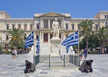 Συναγερμός στη Σύρο: Δημοτικός υπάλληλος θετικός στον Κορονοϊό