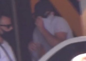 Alldaynews.gr Στη Σύρο μετά τη σύλληψή του ο Χάρι Μαγκουάιρ για το επεισόδιο με τους αστυνομικούς- Δείτε βίντεο