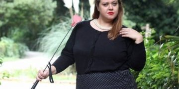 Η Αντιγόνη Πάντα Χαρβά Εντελώς γυμνή στην παραλία![photo]