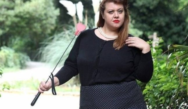 Η Αντιγόνη Πάντα Χαρβά Εντελώς γυμνή στην παραλία![photo]