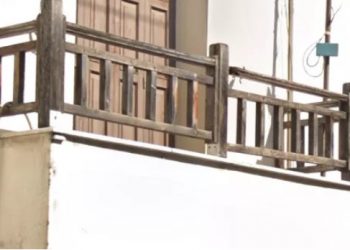 Σοκ στο Βόλο: 6χρονο παιδί κρεμασμένο απο τα κάγκελα του μπαλκονιού