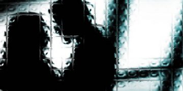 Alldaynews.gr Έπιασε στα πράσα τον άντρα της να κάνει σ3ξ με τη μαμά του: Έγινε έτσι απλά, είπε εκείνος