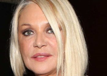 Η Ρούλα Κορομηλά με μαγιό! Στα 63 της παραμένει Γυναικάρα![photos]