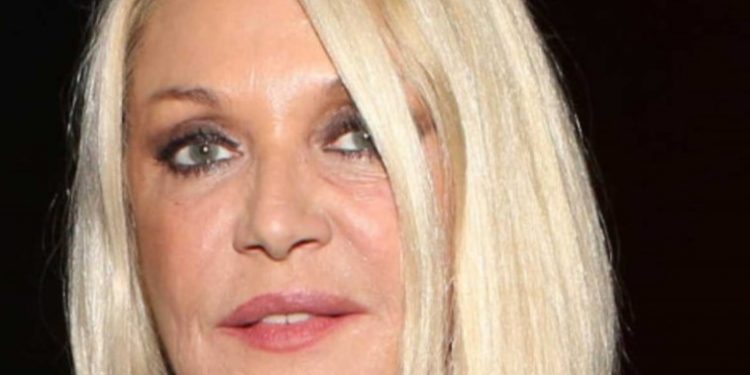 Η Ρούλα Κορομηλά με μαγιό! Στα 63 της παραμένει Γυναικάρα![photos]