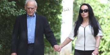 Alldaynews.gr Υγεία Άκη Τσοχατζόπουλου: Βίκυ Σταμάτη “Ελπίζουμε στη βοήθεια του Θεού”