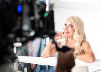 Ξεκίνησε τα γυρίσματα η Ελένη Μενεγάκη[photos]