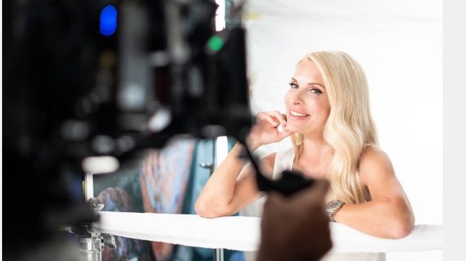 Ξεκίνησε τα γυρίσματα η Ελένη Μενεγάκη[photos]