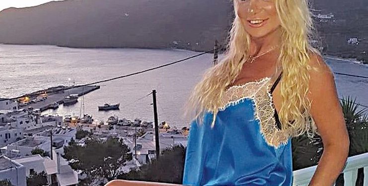 Η Μπεζαντάκου χαλαρώνει σε κυκλαδονήσι και ανάβει φωτιές με τις juicy καμπύλες της![photos]