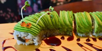 Alldaynews.gr Έφαγε σούσι και ο πονόλαιμος που ένιωθε ήταν σκουλήκι στις αμυγδαλές!