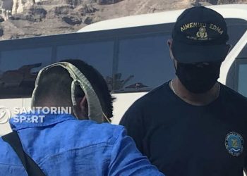 Σαντορίνη: Έβαλε το στρίνγκ της γυναίκας του για μάσκα![photo]