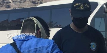 Σαντορίνη: Έβαλε το στρίνγκ της γυναίκας του για μάσκα![photo]