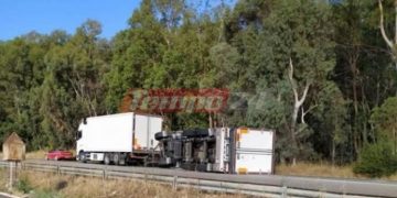 Πριν Λίγο: Σοβαρό τροχαίο με νταλίκα και αυτοκίνητο στην Εθνική Πατρών – Πύργου