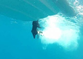 Φρικτό ατύχημα στην Κέρκυρα – Προπέλα βάρκας «μάγκωσε» το χέρι τουρίστα