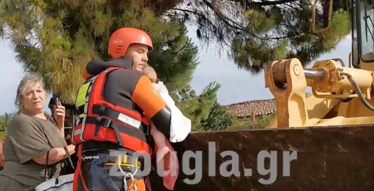 Τραγωδία στην Εύβοια: Πνιγμένο 8 μηνών βρέφος-Τέσσερις οι νεκροί[Σοκαριστικές Εικόνες]