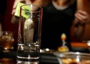 Τραγωδία: 25χρονη τουρίστρια Νεκρή- Κατέρρευσε μέσα σε μπαρ στα Μάλια