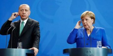 “Γονάτισε” στη Μέρκελ ο Ερντογάν: Θέλουμε επίλυση προβλημάτων με διάλογο