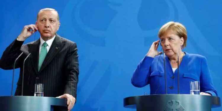 “Γονάτισε” στη Μέρκελ ο Ερντογάν: Θέλουμε επίλυση προβλημάτων με διάλογο