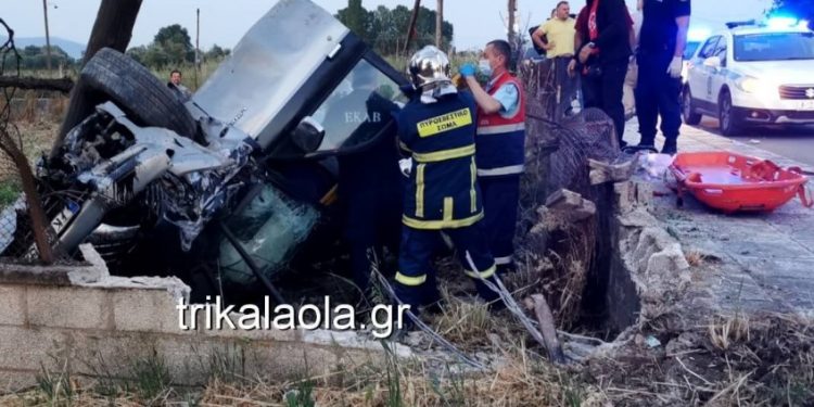 Τρίκαλα: Καρφώθηκε σε κολώνα της ΔΕΗ και τον έκαψαν Χιλιάδες Volt[photos]