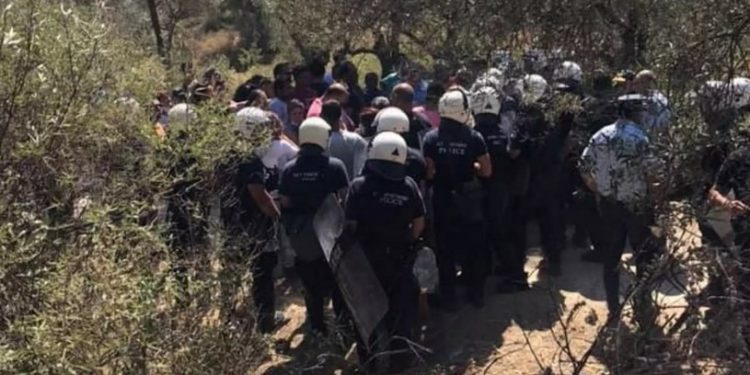 Λέσβος: «Πόλεμος» κατοίκων με τα ΜΑΤ-Υπάρχουν τραυματίες[Σκληρές Εικόνες]