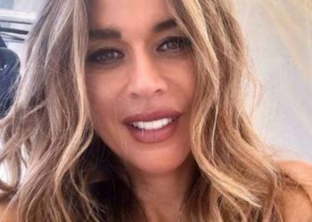 Έρρικα Πρεζεράκου: Τολμά και δείχνει το χέρι της μετά τον ακρωτηριασμό[photo]