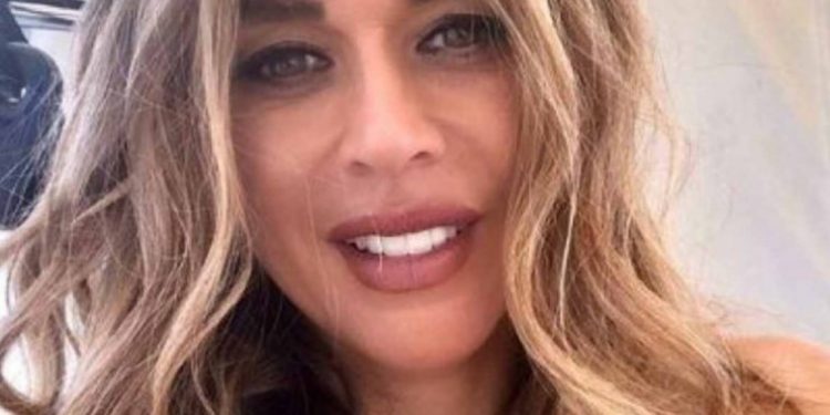 Έρρικα Πρεζεράκου: Τολμά και δείχνει το χέρι της μετά τον ακρωτηριασμό[photo]