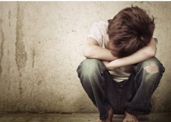 18χρονος στη Ρόδο βίασε τον 13χρονο αδερφό του, παρουσία του φίλου του