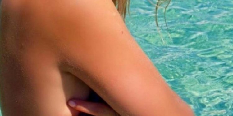 Τόπλες στην παραλία, πρωταγωνίστρια της σειράς “Γυναίκα χωρίς όνομα”[photos]