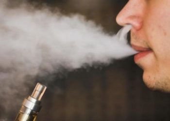 Κορονοϊός: Το ηλεκτρονικό τσιγάρο αυξάνει τον κίνδυνο Covid-19