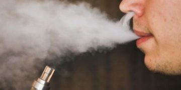 Κορονοϊός: Το ηλεκτρονικό τσιγάρο αυξάνει τον κίνδυνο Covid-19